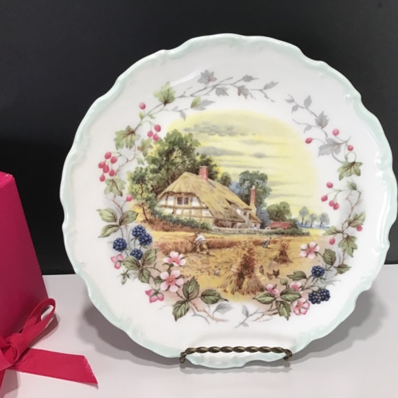 4 Vintage ROYAL ALBERT COLLECTORS PLATES - Picture 9 of 10